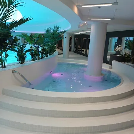 Hanza Tower Ajp Lux 아파트